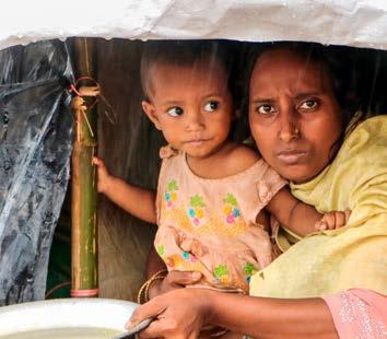 Hjælp Myanmars desperate flygtninge En halv million mennesker fra ét af Myanmars mindretal kendt som rohingyaerne mangler akut mad, drikke og husly efter at være flygtet over grænsen til Bangladesh.