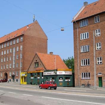 Efterfølgende er der sket en sammenlægning af de to boliger, så villaerne i dag fungerer som enfamiliehuse. De to daginstitutioner ved Dickens Alle er opført af Gladsaxe Kommune i 1990erne.