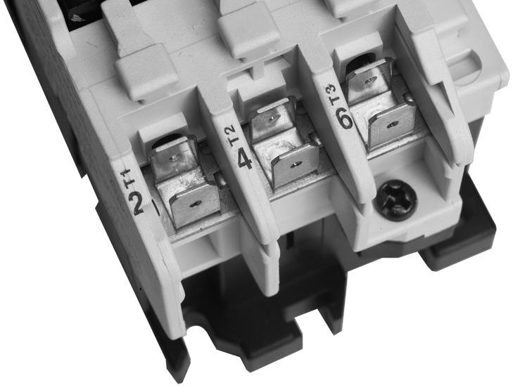 Kontaktorer CI 6 CI 30 til AC spolespænding med AMP tilslutning Ci 6 Ci 30 kontaktorer fås også med AMP tilslut-ninger i hovedkredse. Spolerne er forsynet med standard skrueterminal.