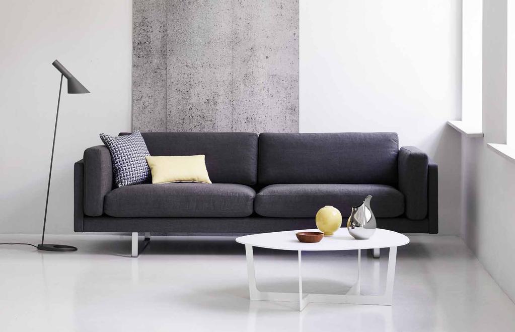 EJ 280 er en skøn, blød lounge sofa. Udtrykket er enkelt og stilrent, og sofaen kan passe ind i mange hjem.