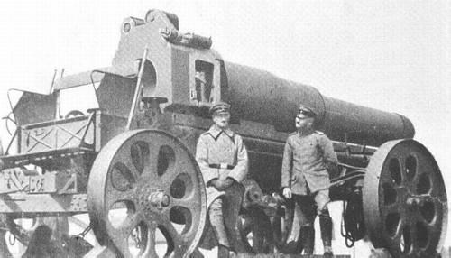Haubitsgranaterne var mandshøje og vejede 810, 930 henholdsvis 1.160 kg, med hertil svarende sprængladninger á 25, 106 og 265 kg. En ammunitionslastvogn kunne transportere 3-4 af disse granater.