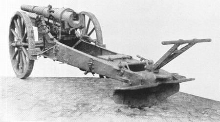 10 cm kanon Model 1904. Fra Kilde 5. 13 cm belejringskanon havde en rækkevidde på over 14 km og udmærkede sig ved stor begyndelseshastighed og deraf følgende meget flad skudbane.