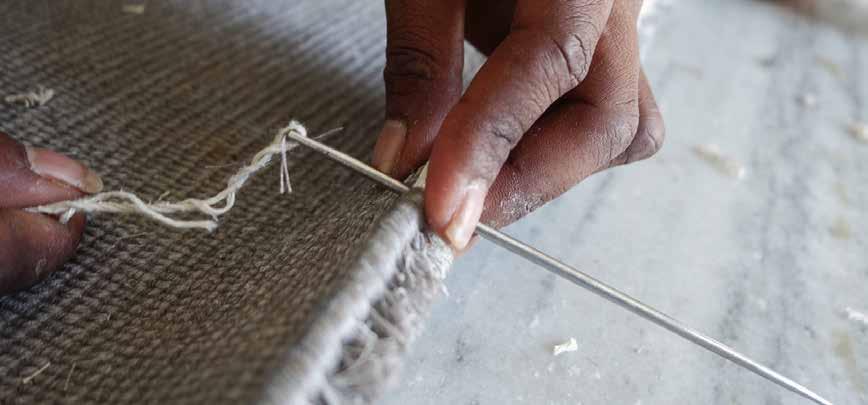 Oftest er det ude i de små samfund, hvor processen med at fremstille de unikke tæpper starter.