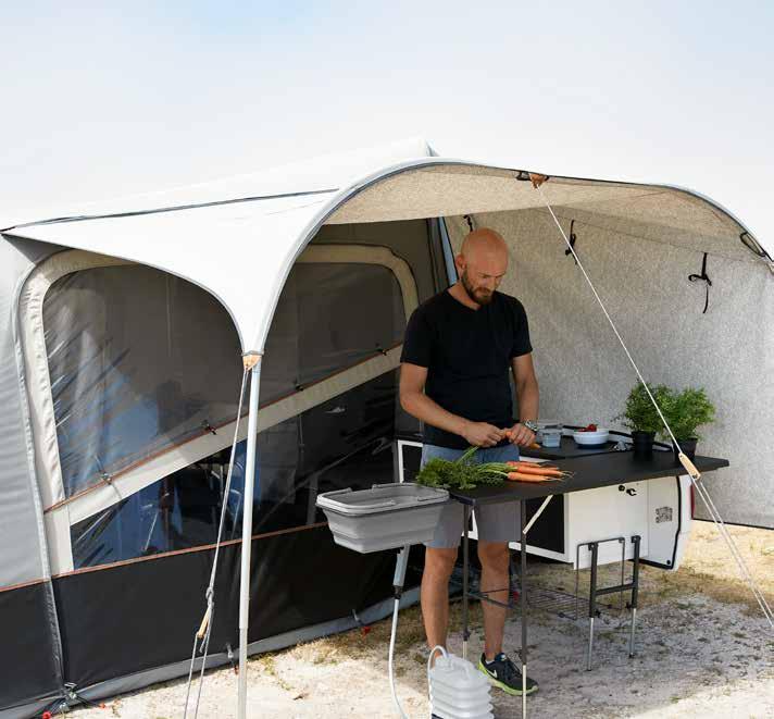 CAMP-LET Keukens voor Camp-let Keuze uit 2 keukenmodellen DELUXE-KEUKEN 1 extra veel ruimte voor het kokkerellen Als
