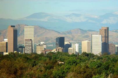 Fra Denver kan man se Rocky Mountains, der ligger 30 kilometer derfra.