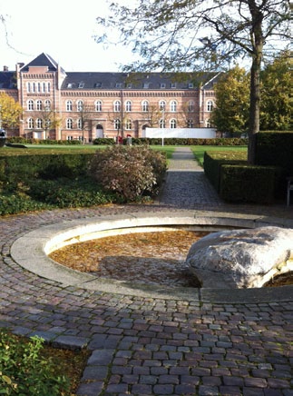 Byens park? 22.10.2012 Musikhusparken definerer ankomsten til flere af Aarhus kulturinstitutioner. Men den oprindelige park var ikke designet til at skulle rumme andet end musikhuset alene.