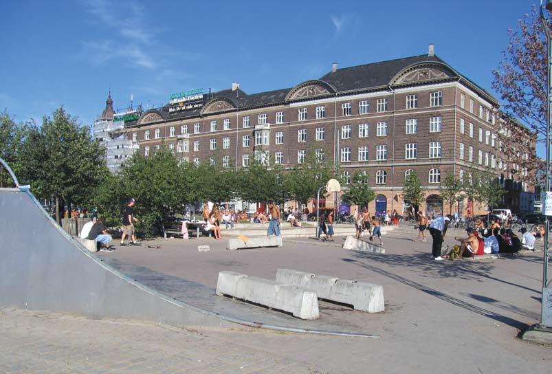 Havneparken på Islands Brygge i København er et godt eksempel på et fint samarbejde mellem lokale kræfter og kommunen unge og voksne blevet anvendt og introduceret (Schytte 2006, Abitz 2008;, Agger &