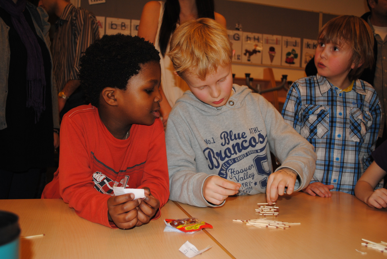 Skolefest Skolefesten - en gammel tradition, som trods nedskæringer stadig eksisterer på Søndre Skole.