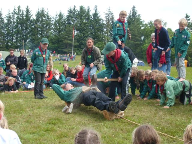 rådsklippen Ulveunger på MUS lejr I år var ulveungerne på sommerlejr på Thorup Hede.
