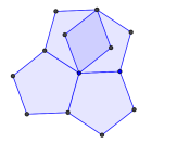 5.5 Tegning af mindst tre kongruente femkanter, der ikke tesselerer og kort, korrekt forklaring på hvorfor.
