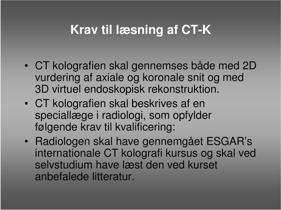 CT kolografien skal beskrives af en speciallæge i radiologi, som opfylder følgende krav til