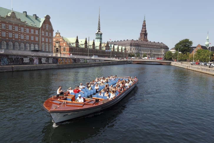 Som noget nyt tager vi i år til København på kombineret shoppetur med indlagt kanalrundfart. Du kan derfor shoppe, samle Pokemons og sejle på én og samme tur... Tirsdag d. 18. oktober Afgang: kl. 9.