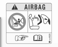 Barnesæder på forsæde i passagersiden med airbags EN: NEVER use a rearward-facing child restraint on a seat protected by an ACTIVE AIRBAG in front of it; DEATH or SERIOUS INJURY to the CHILD can