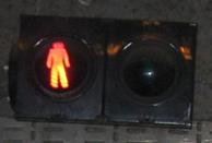 ORIENTERINGS- OG NØDHJÆLPSSKILTE TVÆRTUNNEL NR. 2-30 TUNNEL I hver tværtunnel er opsat to orienteringssignaler (rød/grøn mand), der angiver, om toggangen er opretholdt.