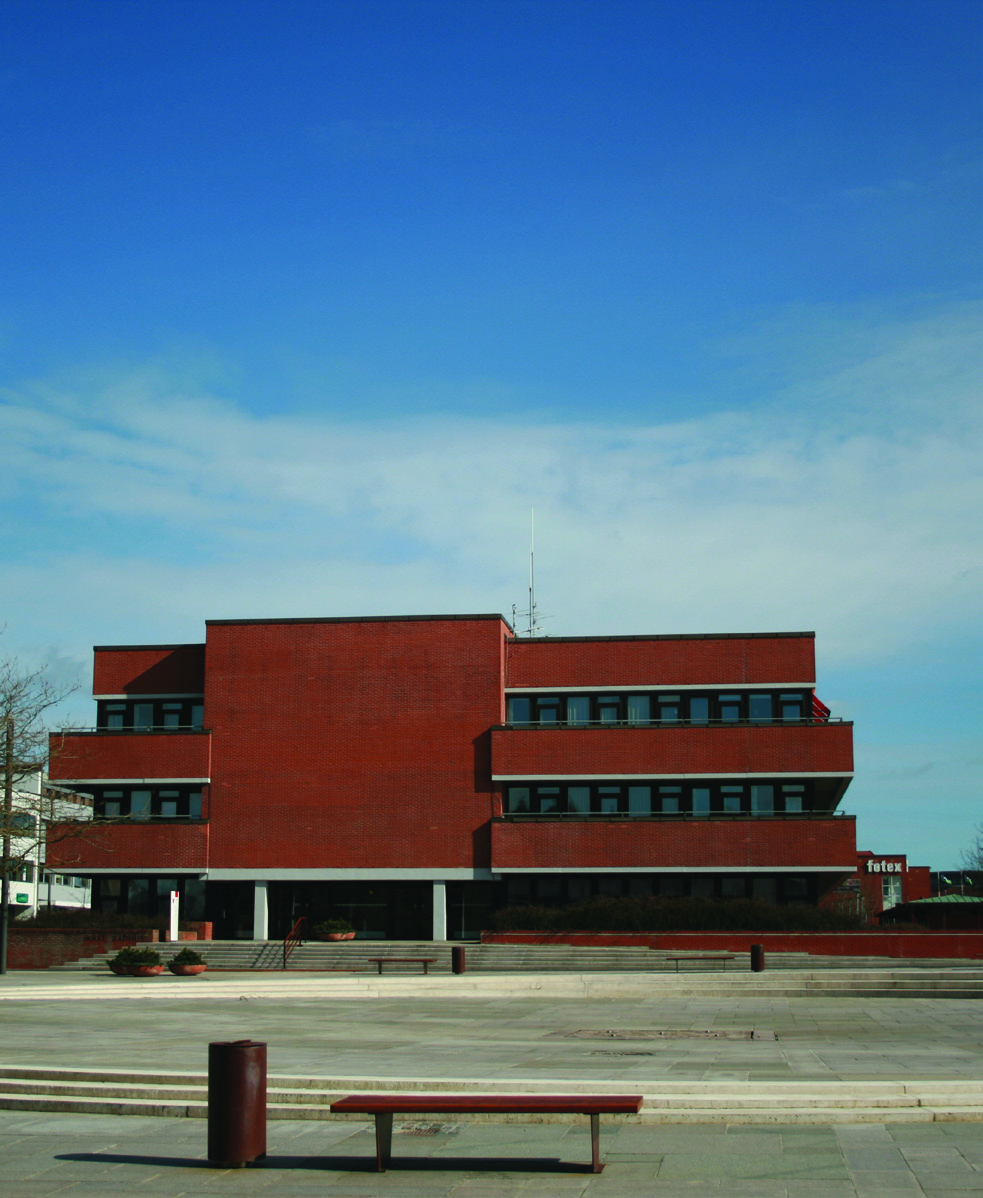 Indledning Ikast-Brande Kommune arbejder målrettet med at reducere CO2-udledningen fra de kommunale bygninger/institutioner/anlæg.
