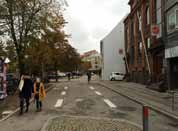 MULIGHEDSSTUDIE 2: SUPERCYKELSTIEN Klostergades areal foran bebyggelsen gøres bredere, så ophold for gående og mulig udeservering kan opnås.