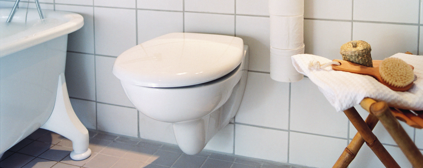 Badeværelse og vådrum Hvis et badeværelse har utætheder i gulv, vægge eller rør, kan der sive vand ud i tilstødende bygningsdele.