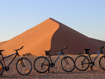 PRAKTISK INFO Praktisk information Om cykelferie i Namibia Rejsen er en fantastisk mulighed for at komme helt tæt på naturen. Du behøver ikke være professionel cykelrytter for at kunne gennemføre.