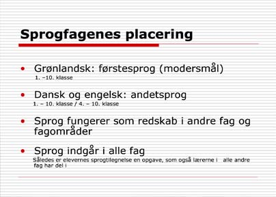 Sprogsituationen i samfundet og folkeskolen hænger sammen med fortid som dansk koloni, hvor der tales flere varianter af grønlandsk, så sprogsituationen er karakteriseret ved at være kompleks og