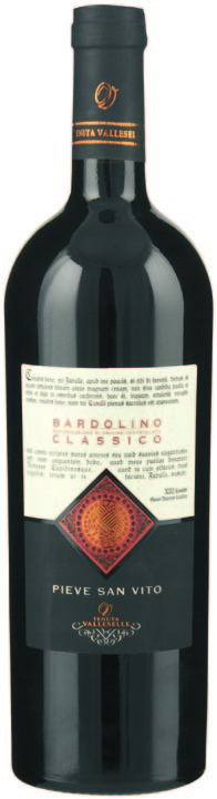 Den klassiske Cabernet Sauvignon er med til at understrege dybde og bredde i smagen og medvirker til at give vinen sin harmoniske smag.