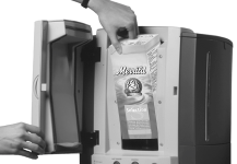 Rengør det runde hul i bunden med den specielle børste. Lad kølerumslågen stå på klem efter rengøringen. 4. Gem kaffepakken i et køleskab (kontrollér opbevaringstiden). 5.