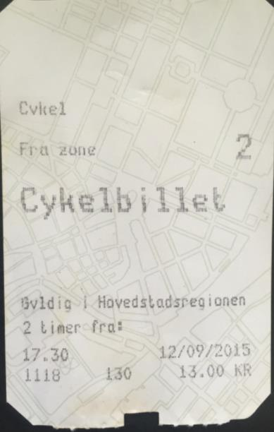 SAGENS OMSTÆNDIGHEDER: Klageren og dennes kæreste skulle den 12. september 2015 rejse fra Ballerup st. til Christianshavn, først med S-tog og derefter med metroen. Med sig havde de en cykel hver.