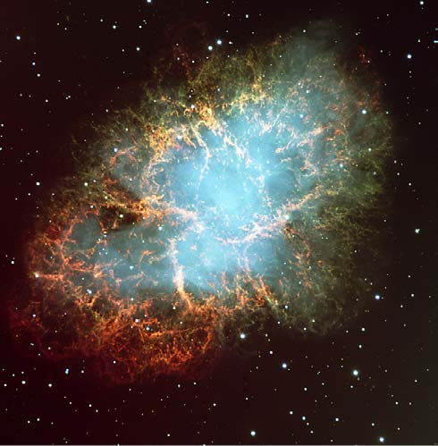 2. DET SENE UNIVERS Billede af et lille felt på himlen med stjerner og Krabbetågen. Denne tåge af støv og gas blev dannet, da en stjerne eksploderede som en supernova.
