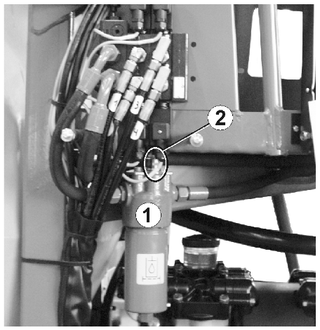Rengøring, vedligeholdelse og reparation 13.11.5 Kontrollere hydraulikoliefilteret Oliefilter Profi-klapbetjening Oliefilter hydraulisk pumpedrift Hydraulikoliefilter (Fig.