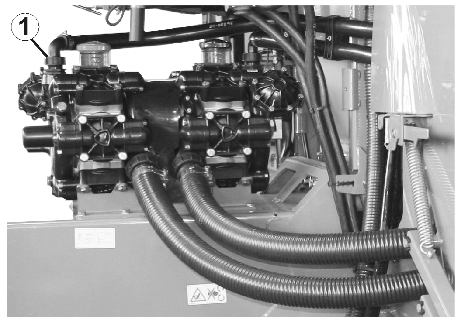 Rengøring, vedligeholdelse og reparation Pumpekontrol - kontrol af pumpeeffekt (kapacitet, tryk) 1. Løsn omløbermøtrikken (Fig. 160/1). 2. Monter slangetilslutningen. 3. Spænd omløbermøtrikken.