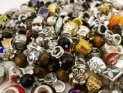 1154 smykkeled med armbånd og halskæder dertil, mange forskellige blandede motiver og materialer, deriblandt ægte perler, sten osv.