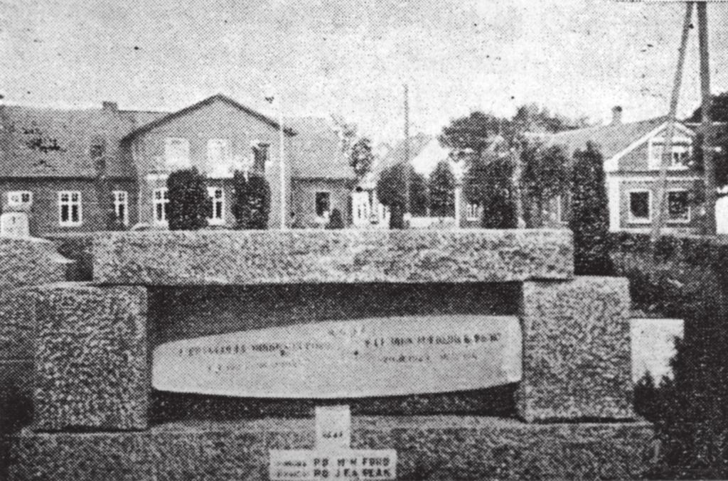 Fotografi af navnepladen for Everett Morrison Ford og John Frederik Peak, begravet 12. december 1945 på Hoven kirkegård.
