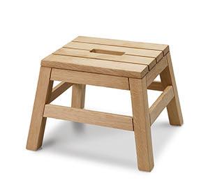 Nomad table tray er et multifunktionelt produkt, der fungerer som sidebord til sofaen eller tillægsbord til andre overflader.