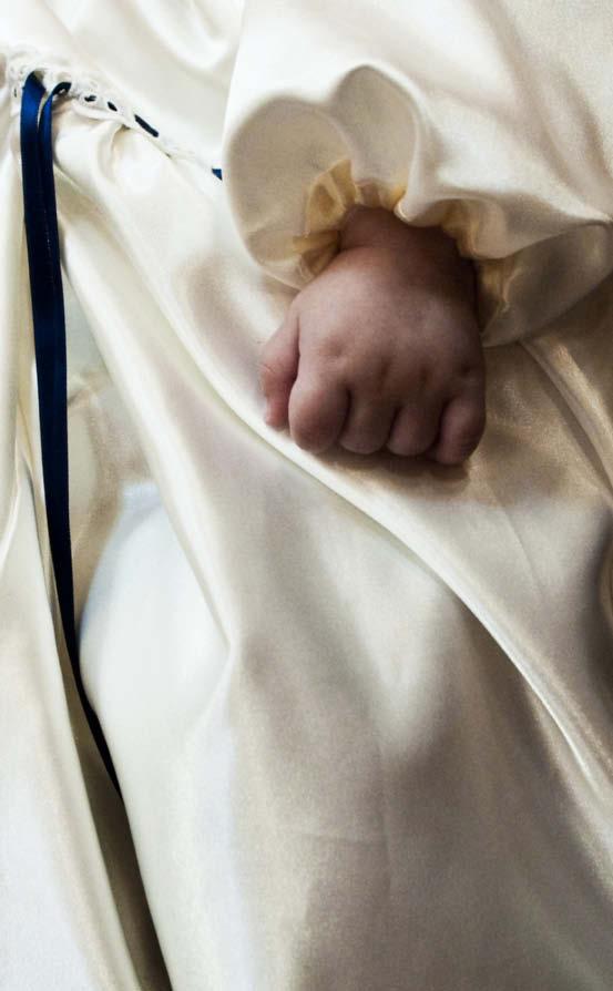 BERETNING KIRKELIGE ANLIGGENDER FOLKEKIRKENS DÅBSINITIATIV Dåbstallet falder. Dåben er ikke længere en selvskreven handling, der byder et nyt, lille menneske velkommen til verden og i menigheden.