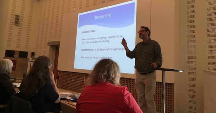 Informationsmøder, konferencer og efteruddannelser Nordiske sproglærere: Udlændinge skal have sproget og jobparatheden ind med motorsave og ipads.
