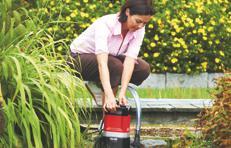 VANDING I Vil du vande din have på en enkel måde med vand fra en brønd, en dam eller en cisterne? I Kunne du tænke dig et køligt bad under din havebruser?