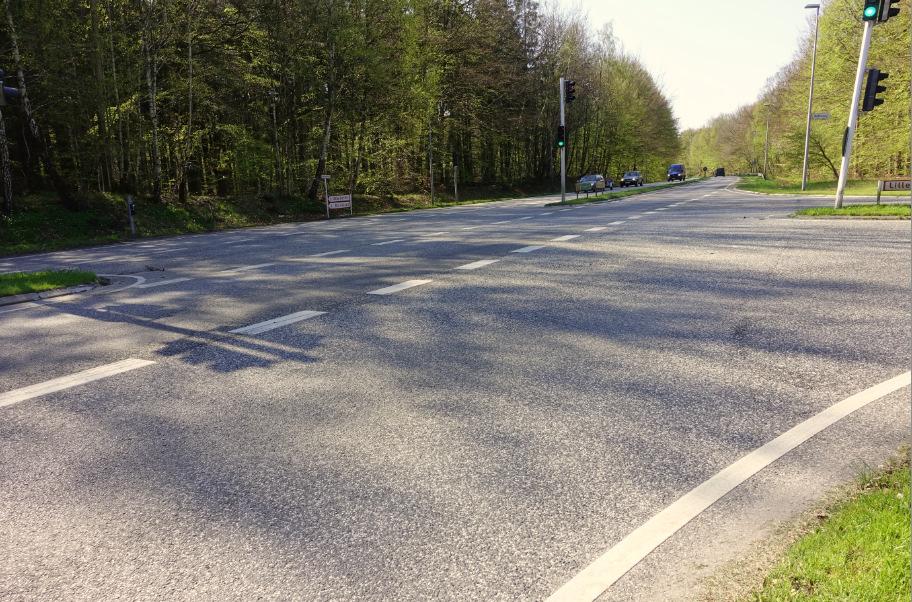 Trafiksikkerhedsinspektion Lokalitet nr.: 2 Kommune Lokalitet Allerød Nymøllevej/Rådhusvej Problem Udpeget som sort kryds. 11 uheld, hvoraf 8 er materielskadeuheld og 3 er ekstrauheld.