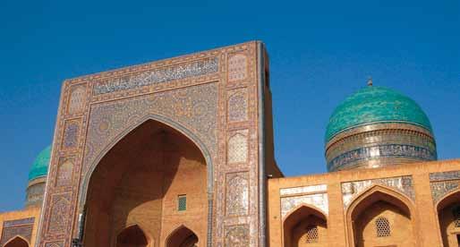 Lenk bragte kunstnere og håndværkere fra de erobrede lande til Samarkand for at bygge de fantastiske bygningsværker, vi den dag i dag kan nyde i fulde drag. BUKHARA SILKEVEJENS MYSTIK Allerede for 2.