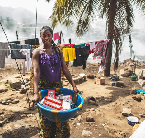 Solcellelamper skaber en ny fremtid 26-årige Mabinta bor i vestafrikanske Sierra Leones hovedstad, Freetown.