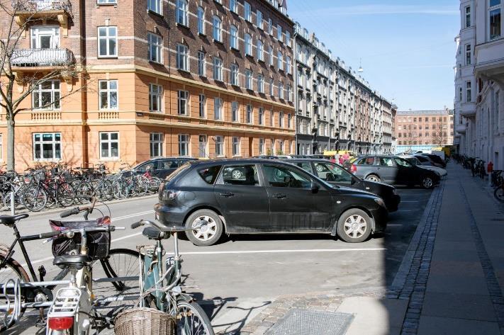 2.6 Omdannelse af parkeringspladser Som en del af projektet blev en række parkeringspladser på Krusågade og Henrik Ibsens Vej omdannet i