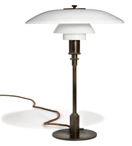 1376 POUL HENNINGSEN b. Ordrup 1894, d. Hillerød 1967 "PH-3,5/2". Table lamp with browned brass frame, stamped "Pat. Appl.". Top- and bottom shade of one-layer opal glass.