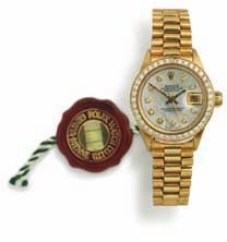 557 ROLEX A lady's diamond wristwatch of 18k gold. Model Datejust, ref. 6917. Chronometer certified automatic movement with date. Mother of pearl dial with gold hands and diamond hourmarkers.