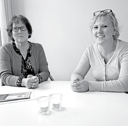 Behandlingsforløbene bliver tilpasset de enkelte familier i rusmiddelbehandlingen i Faxe og på Stevns, fortæller alkoholkonsulent Nina Borre Secher (th). Her sammen med sin kollega Jane Schwensen.