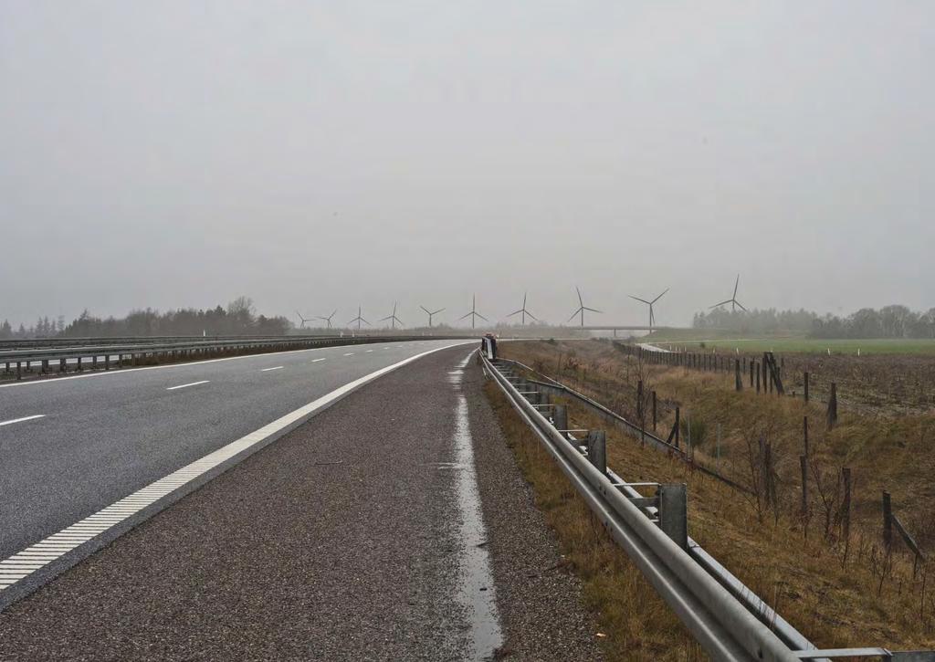 Ti vindmøller langs den Midtjyske Motorvej