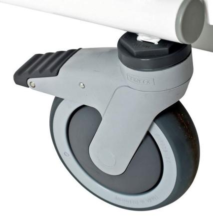 Arbejdsmiljø M2 Multi-Tip er den ideelle bade/toiletstol, når arbejdsmiljøet skal forbedres Stolen kan indstilles i højde og tip uafhængigt af hinanden, hvilket giver mulighed for at placere brugeren