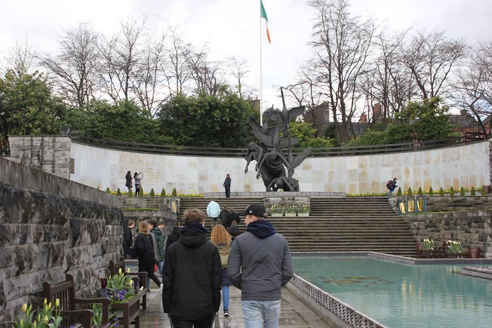Historical Walking Tour - Revolutionary Ireland På historical walking tour i Dublin var vi på rundtur med historiker Donal Fallon. Donal fortalte os om historien i Irland fra det 16.