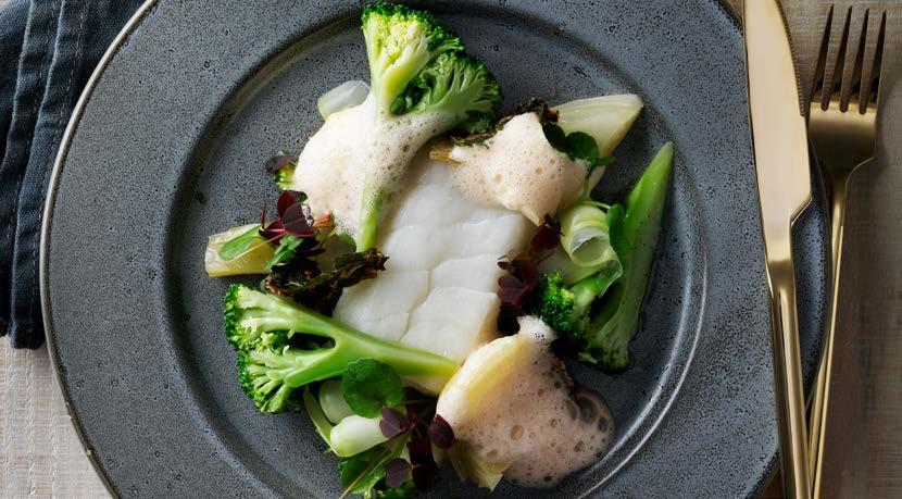 Skrei fra Lofoten med fennikel, broccoli og hummersauce Skrei betyder at skride eller vandre. Skreien parrer sig fra januar t.o.m. april. Ca.