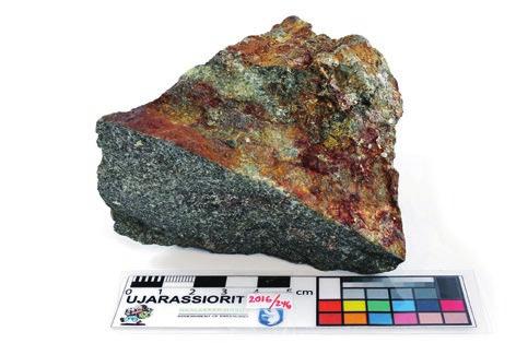 Borgerrettede initiativer Mineraljagten Ujarassiorit Ujarassiorit er en årligt tilbagevendende mineraljagtskonkurrence, hvor borgere i Grønland har mulighed for at indsende sten til nærmere