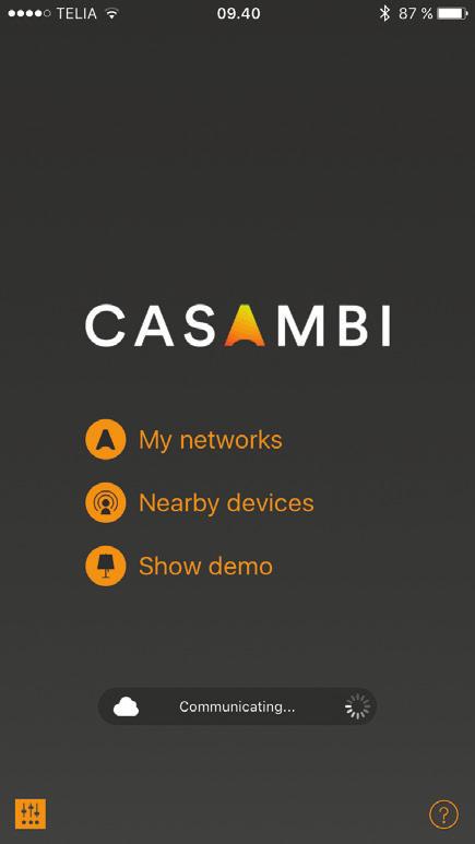Første gang du anvender app en, følges disse punkter: 1. Download app en via Apple App Store eller Google Play store. 2. Tænd de ønskede Casambier og armaturer. 3. Åben app en. 4.