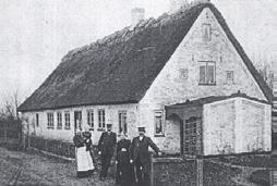 maj 1884 ud at tjene som tjenestedreng hos Christen Petersen i Holm, her var han i 5 år. Et år fra 1889 til 1890 var han hos Hans Hansen Gadmand som karl. Maj 1890 flyttede han til N.