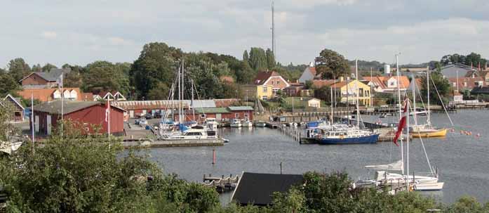 Skælskør Havn ligger i bunden af den 2,4 sømil lange fjord, der skærer sig ind fra Storebælt.